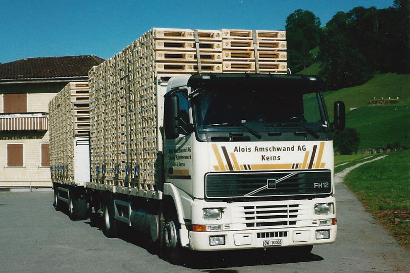 Volvo FH 12-420 bis 2016 in Betriebfür Paletten- und Rundholztransporte